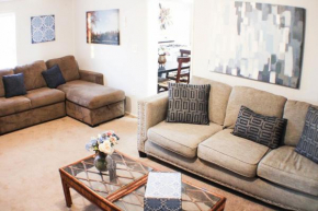 California Ave - 2 BR - Home Away from Home!